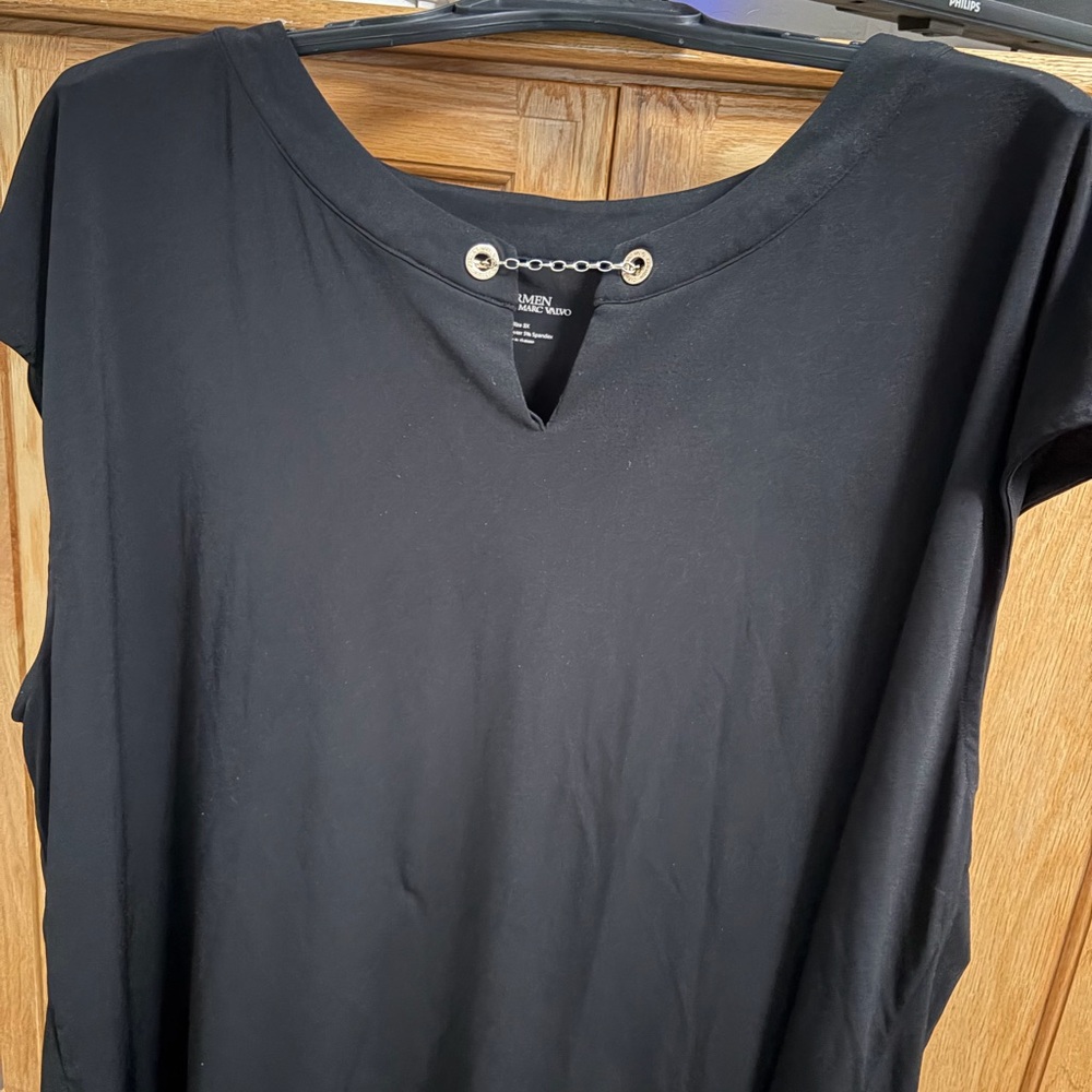 Carmen Marc Valvo Black Short-Sleeve Tee with Chain Accent